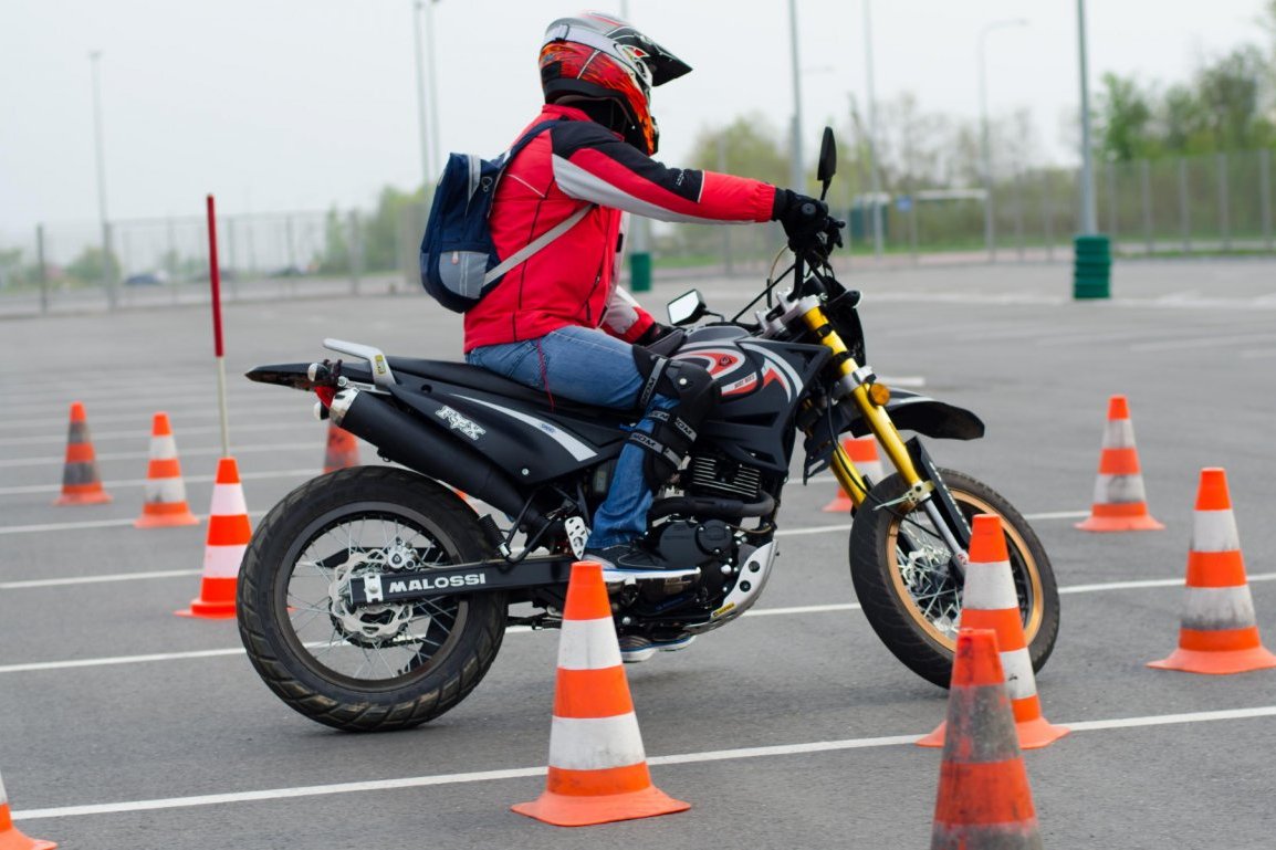 motorcycle-riding-school-riding